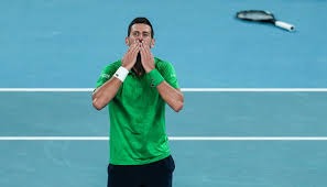 手感火热！小巴里·布朗首节3记三分球轰下11分1板1助1断