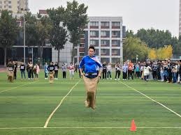 34岁格列兹曼荣膺2025金足奖